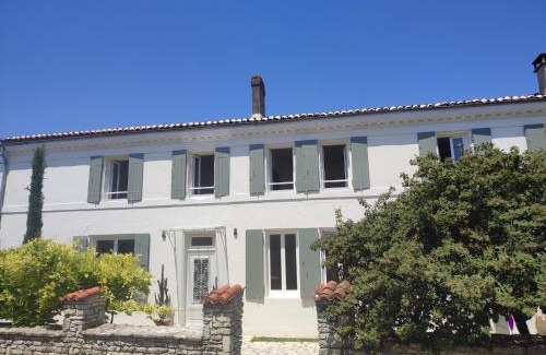 Asnieres-la-Giraud Lit Et Petit-Déjeuner | Akvarelo