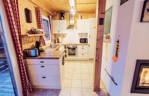 Sankt Georgen am Kreischberg Chalet De Ski | Maison des Alpes avec un sauna à tonneau unique