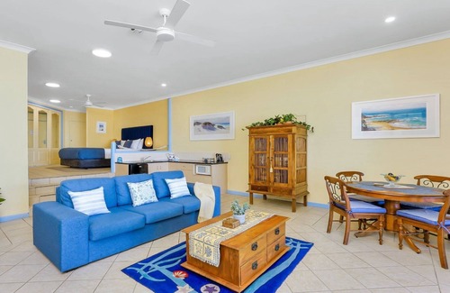 Blue Bay Appartement | AL MARE STARFISH | Beachfront, WIFI | Accom Holidays