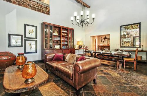 Lepele-Nkumpi Chalet De Ski | Al Thandiwe Cliff Chat Lodge