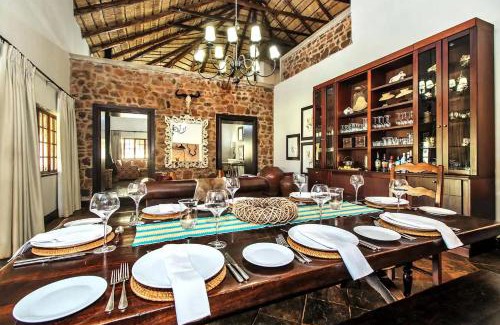 Lepele-Nkumpi Chalet De Ski | Al Thandiwe Cliff Chat Lodge