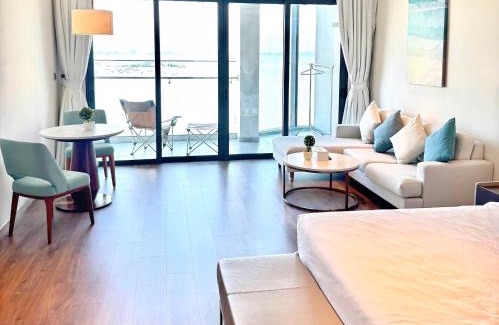 Ha Long Appartement | Alacarte condo - right on beach - high floor