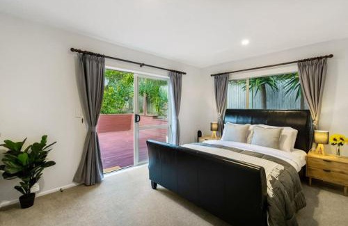 Fairview Heights Maison | Albany Bolthole with Queen Beds and Kitchenette