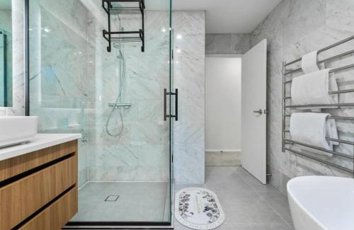 Fairview Heights Maison | Albany Bolthole with Queen Beds and Kitchenette