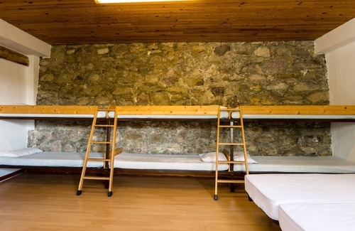 Salas de Pallars Appartement | Alberg La Solana - B10 - Chambre pour Groupes/Familles (6-8 personnes)