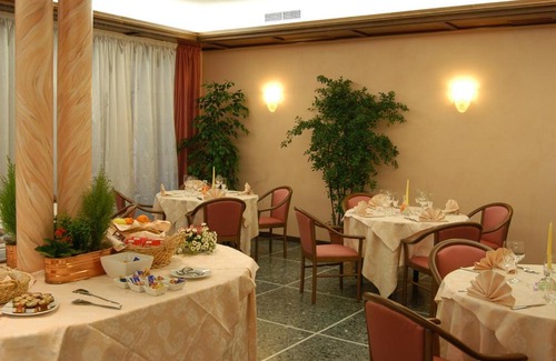Vittorio Veneto Hôtel | Albergo Ristorante Flora