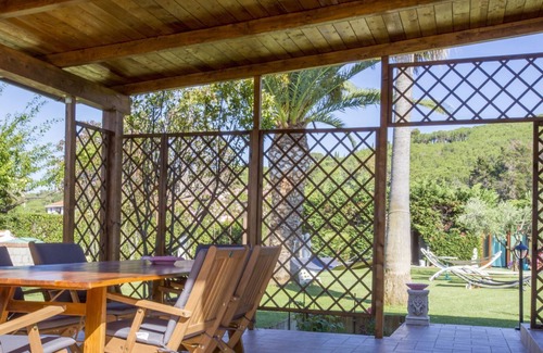 Marina di Campo Appartement | Albero del Pepe 2 with lush garden