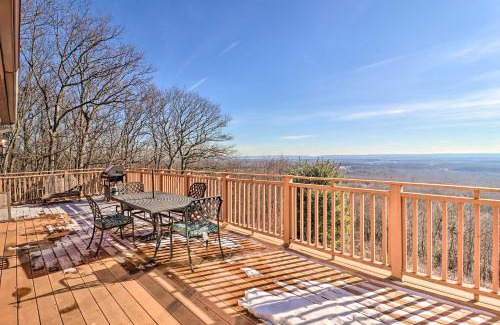 Jonas Maison | Albrightsville Home Deck and Panoramic Valley View!