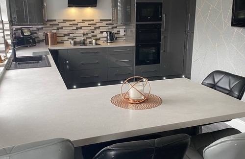 Cromdale Maison | Alcantara- Modern Highland home with hot tub - sleeps 10