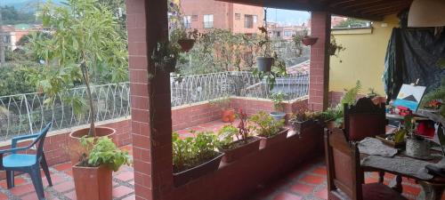 Laureles Maison | Alcobas con desayuno incluido baño compartido