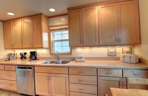 Tolovana Park Maison | Aldoren's Wind 'n Tide - Oceanfront - Cannon Beach Property Mgmt