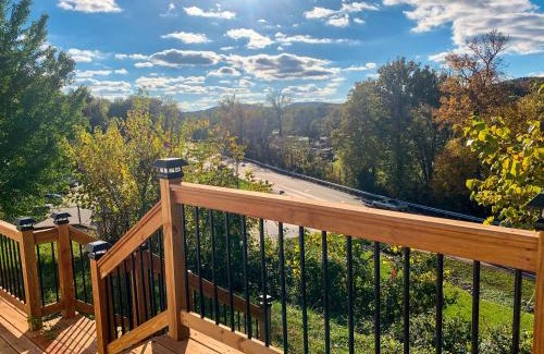 Hermann Maison | Alemania Haus - Cozy Rambler on Market Street!