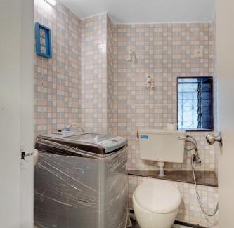 Ranwar Lit Et Petit-Déjeuner | Aleo 1BHK Bandra W by The Bombay Home Company