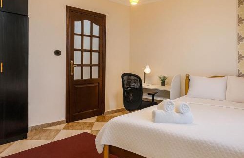 Ar-Raml 2 Appartement | Alex 2BR - Smart TV - Wi-Fi - Work Desks & Bicycle