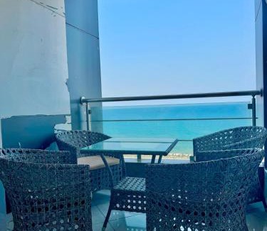 Ar-Raml 1 Appartement | ALEX HOMES - Gleem Luxury Apartments with Direct Sea View