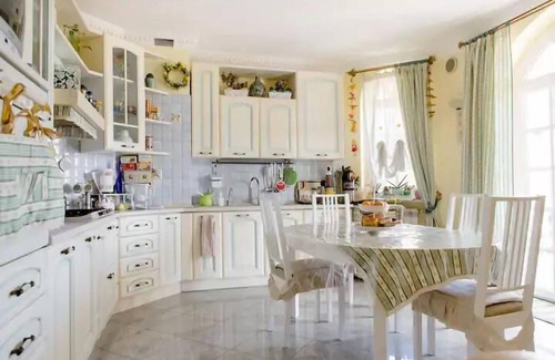 Collecorvino Lit Et Petit-Déjeuner | Alexander's Home