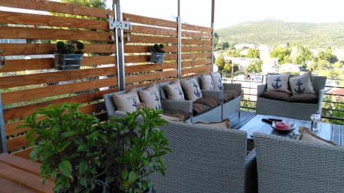 Glyfa Appartement | Alexandra's Glifa Apartments