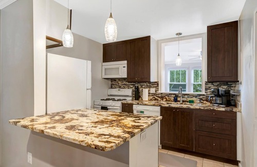 Potomac West Maison | Alexandria Getaway Minutes from Downtown D.C.