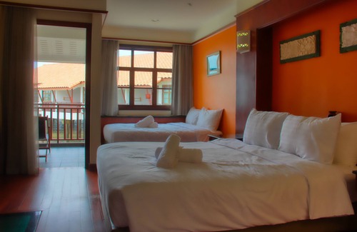 Taman Tanjung Maison | AlexaPD Private Water Chalets