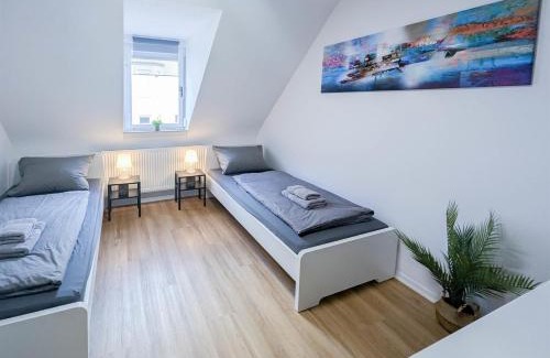 Winterhalde Appartement | ALFA Stuttgart 3 Zimmer 6 Betten Apartment Wasen MercedesBenz MHP Arena l Bad I Küche l WIFI & SmartTV l 3BR & 6 Beds l Bathroom l Kitchen