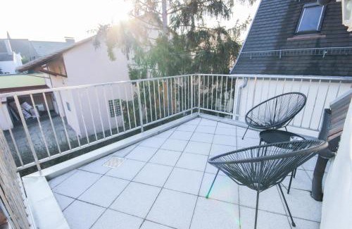Stuttgart Appartement | ALFA Stuttgart 3Zi-Maisonette 6 Personen Zuffenhausen nahe Porsche & Bosch l WIFI & SmartTV I 3BR 4 Beds I Kitchen I Bathroom & WC