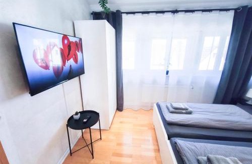 Stuttgart Appartement | ALFA Stuttgart 3Zi-Maisonette 6 Personen Zuffenhausen nahe Porsche & Bosch l WIFI & SmartTV I 3BR 4 Beds I Kitchen I Bathroom & WC