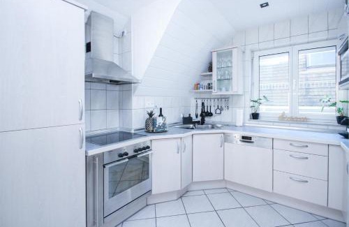 Stuttgart Appartement | ALFA Stuttgart 3Zi-Maisonette 6 Personen Zuffenhausen nahe Porsche & Bosch l WIFI & SmartTV I 3BR 4 Beds I Kitchen I Bathroom & WC