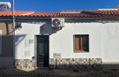 Silves Maison | Algarve house, sun, terrace, views and barbecue