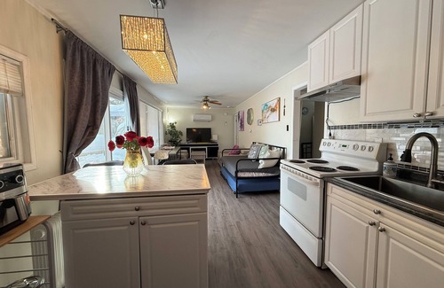Wilberforce Maison | Algonquin S Lakeview 3BR H-Tub W-Stove Sandy Beach, Algonquin S Lakeview 3BR H-Tub W-Stove Sandy Bea