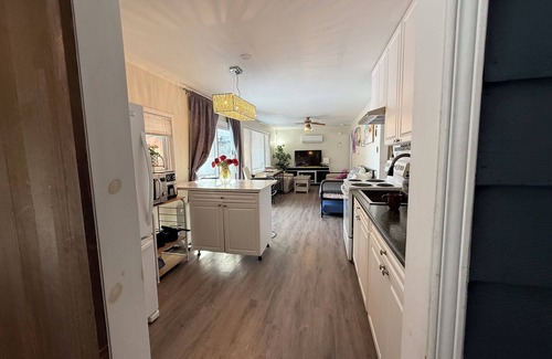 Wilberforce Maison | Algonquin S Lakeview 3BR H-Tub W-Stove Sandy Beach, Algonquin S Lakeview 3BR H-Tub W-Stove Sandy Bea