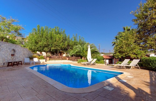 Nochia Villa | Alia Stone Villa - Piscine privée chauffée et grand jardin. Idéal pour les familles.