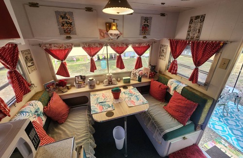 Monroe Maison | Alice in Wonderland themed, Vintage 1967 Oasis Camper/Glamper!