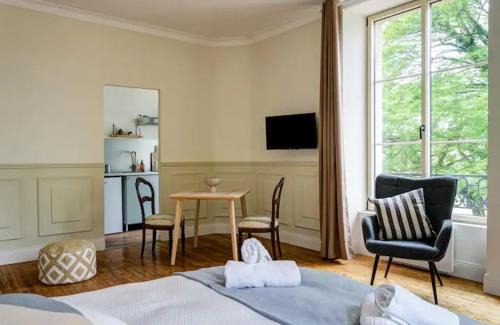 Mont-sous-Vaudrey Maison | Alice Wilson
