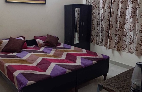 Rishikesh Lit Et Petit-Déjeuner | Aliment House 3bhk aprt,with kitchen& Roof top for yoga and watching mountain.
