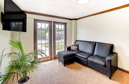 Ingomar Maison | Aliquippa Studio w/ Smart TVs & Gaming Console!