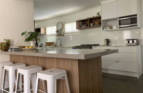 Moffat Beach Maison | Alkadema @ Moffat with separate self contained Boudoir, just 400m from the beach
