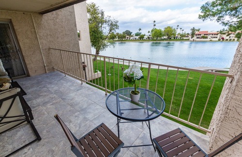 Desert Shores Copropriété | TOUS les avis 5 étoiles! Lakefront King + Queen lits + immense balcon CNR