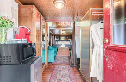 Agoura Hills Appartement | All Aboard the Glamour of Orient Express
