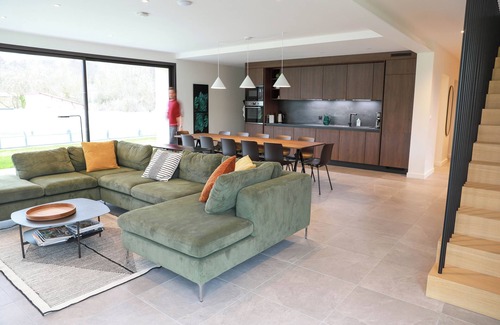 Cuchery Maison | Grande maison design avec piscine pour les groupes en Champagne