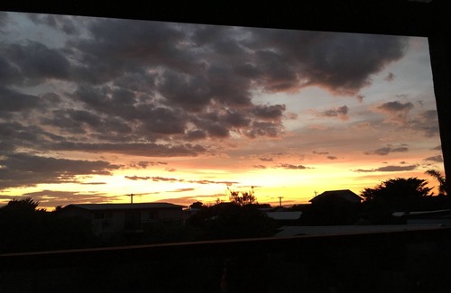 Surf Beach Maison | "All Day Long" Beach House. 300m to the beach. Great outlook.