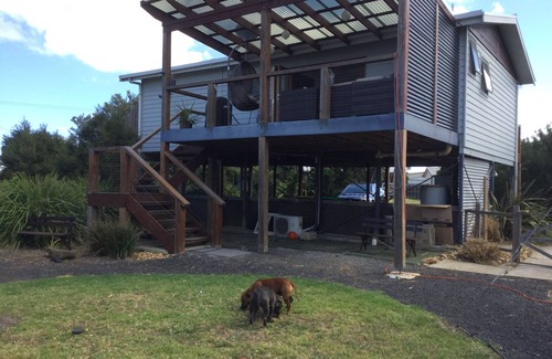 Surf Beach Maison | "All Day Long" Beach House. 300m to the beach. Great outlook.