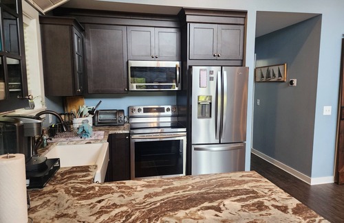 Hamilton Maison | All Decked Out-NEW Lakefront!-Sleeps 6-Close to Colgate!