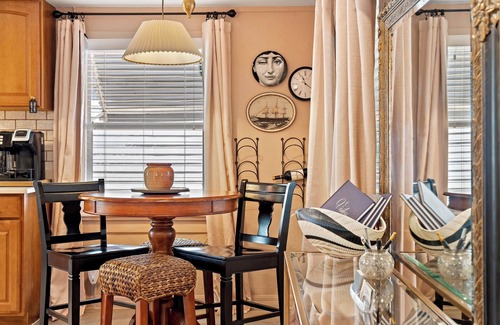 Mount Dora Cottage | Tout est dans les détails: commodités modernes, centre-ville à proximité.