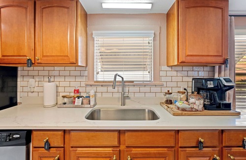 Mount Dora Cottage | Tout est dans les détails: commodités modernes, centre-ville à proximité.