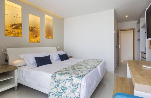 San Antonio Bay Station Balnéaire | All-Inclusive Deluxe Master Suite, 2 Bedrooms, Roof Terrace at Sirenis Club Aura