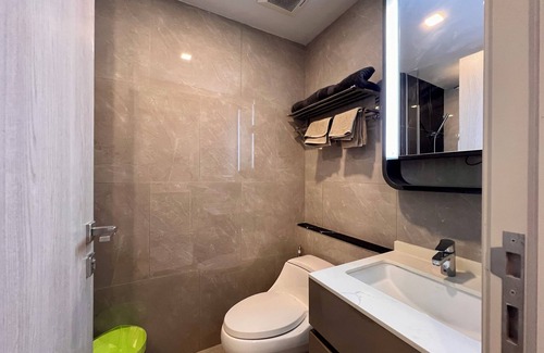 Rama 9 Appartement | All-Inclusive High Floor Studio w/Balcony, Pool & Gym, MRT 200m Away
