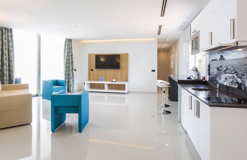 San Antonio Bay Station Balnéaire | All-Inclusive Deluxe Master Suite, 2 Bedrooms, Roof Terrace at Sirenis Club Aura
