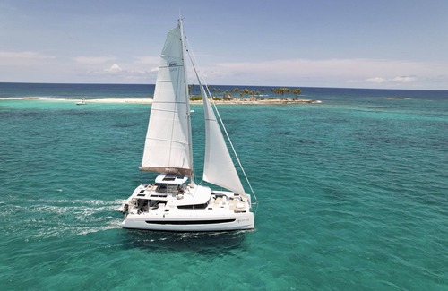 Nassau Location De Bateaux | All Inclusive Luxury Sailing Catamaran W/ captain & Chef 4 bedrooms 8 guests.