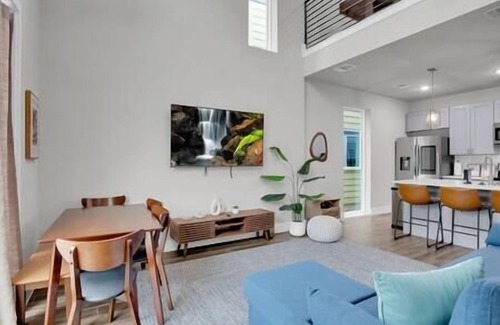 Terrell Heights Maison | All Masters, 22ft Ceilings!