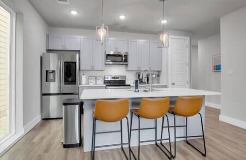 Terrell Heights Maison | All Masters, 22ft Ceilings!